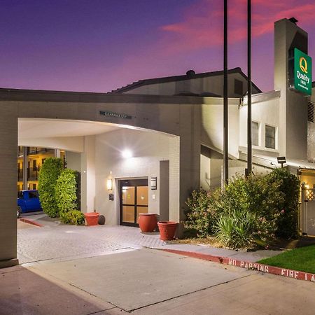 Quality Inn Tulsa Central Buitenkant foto