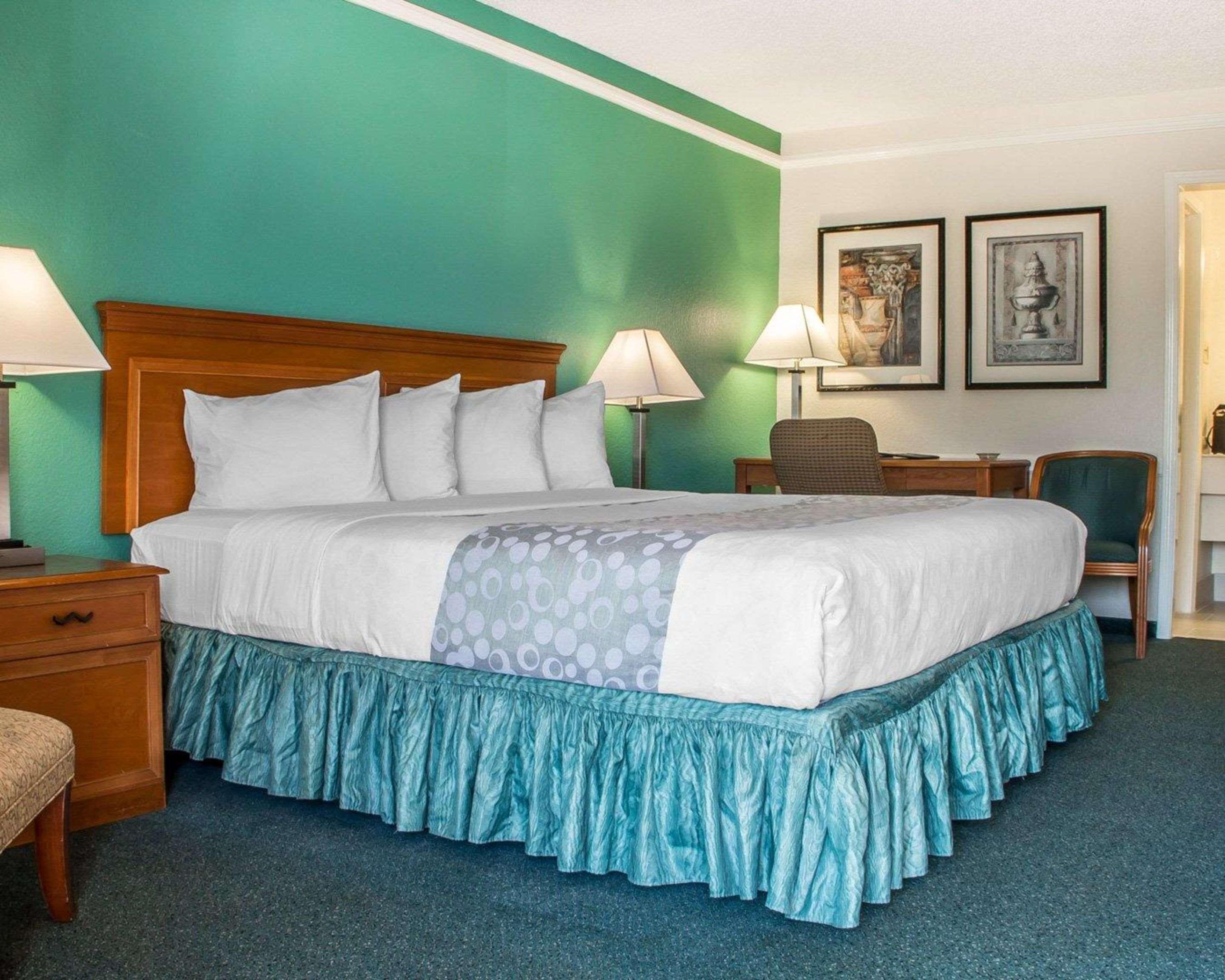 Quality Inn Tulsa Central Buitenkant foto