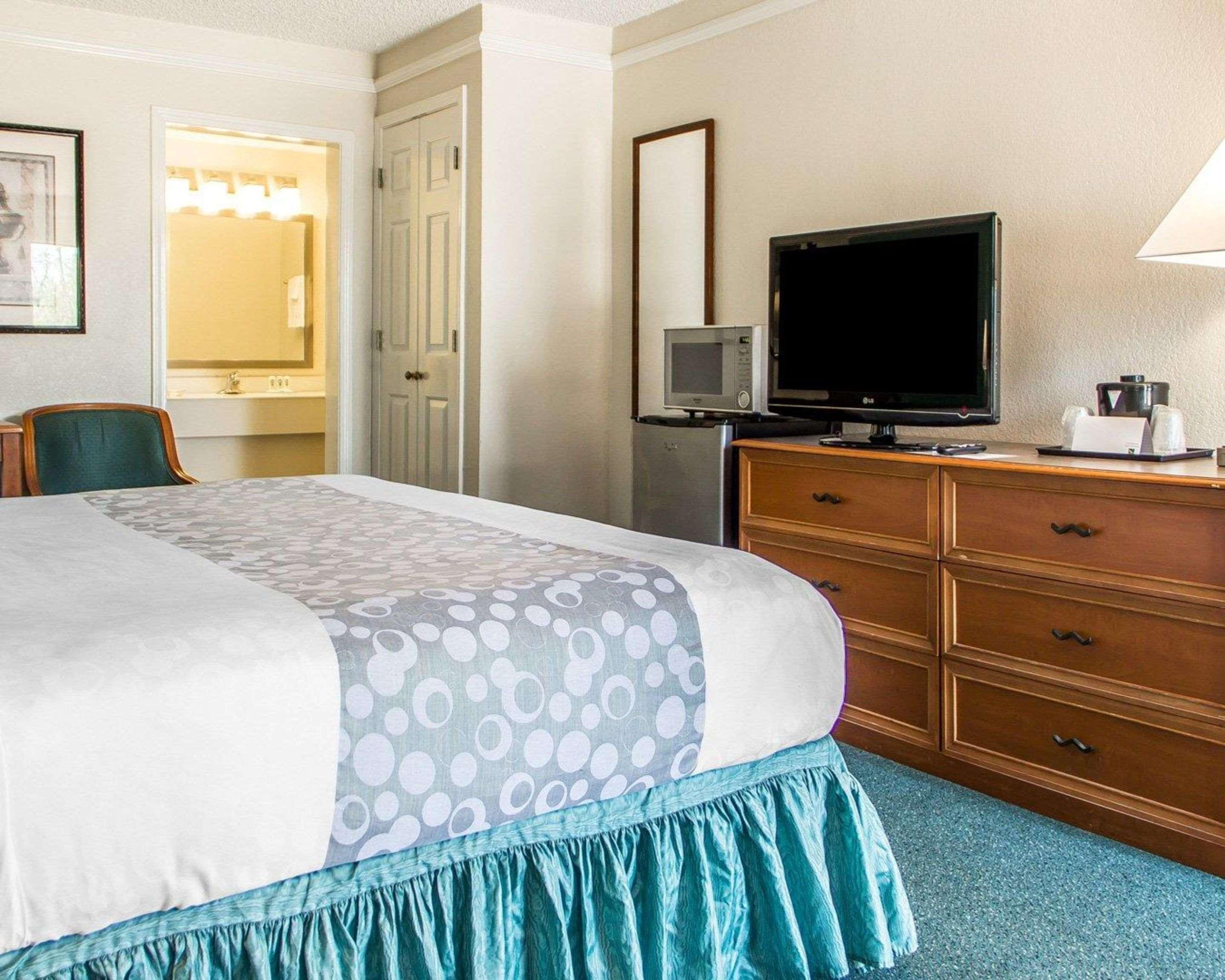 Quality Inn Tulsa Central Buitenkant foto