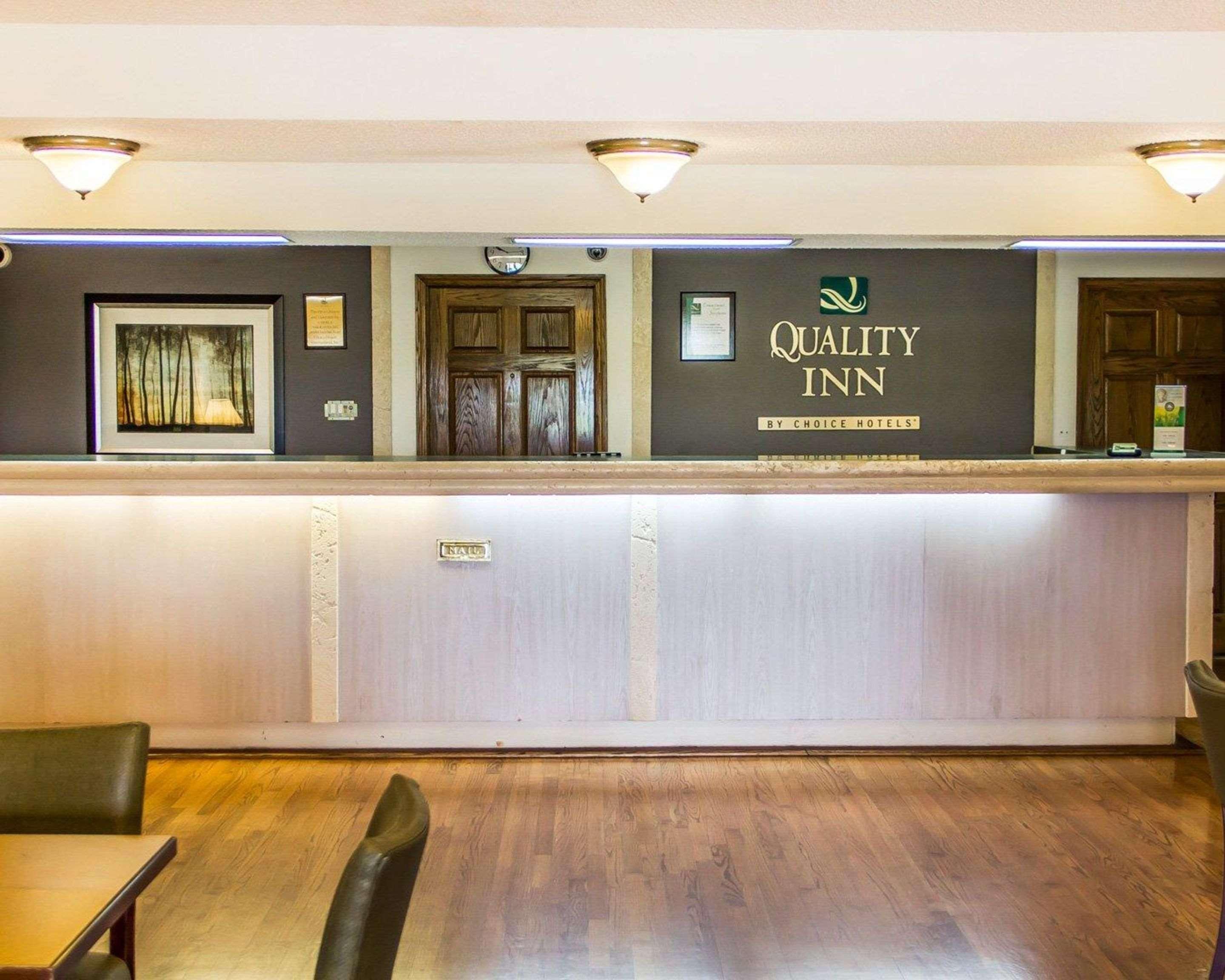 Quality Inn Tulsa Central Buitenkant foto
