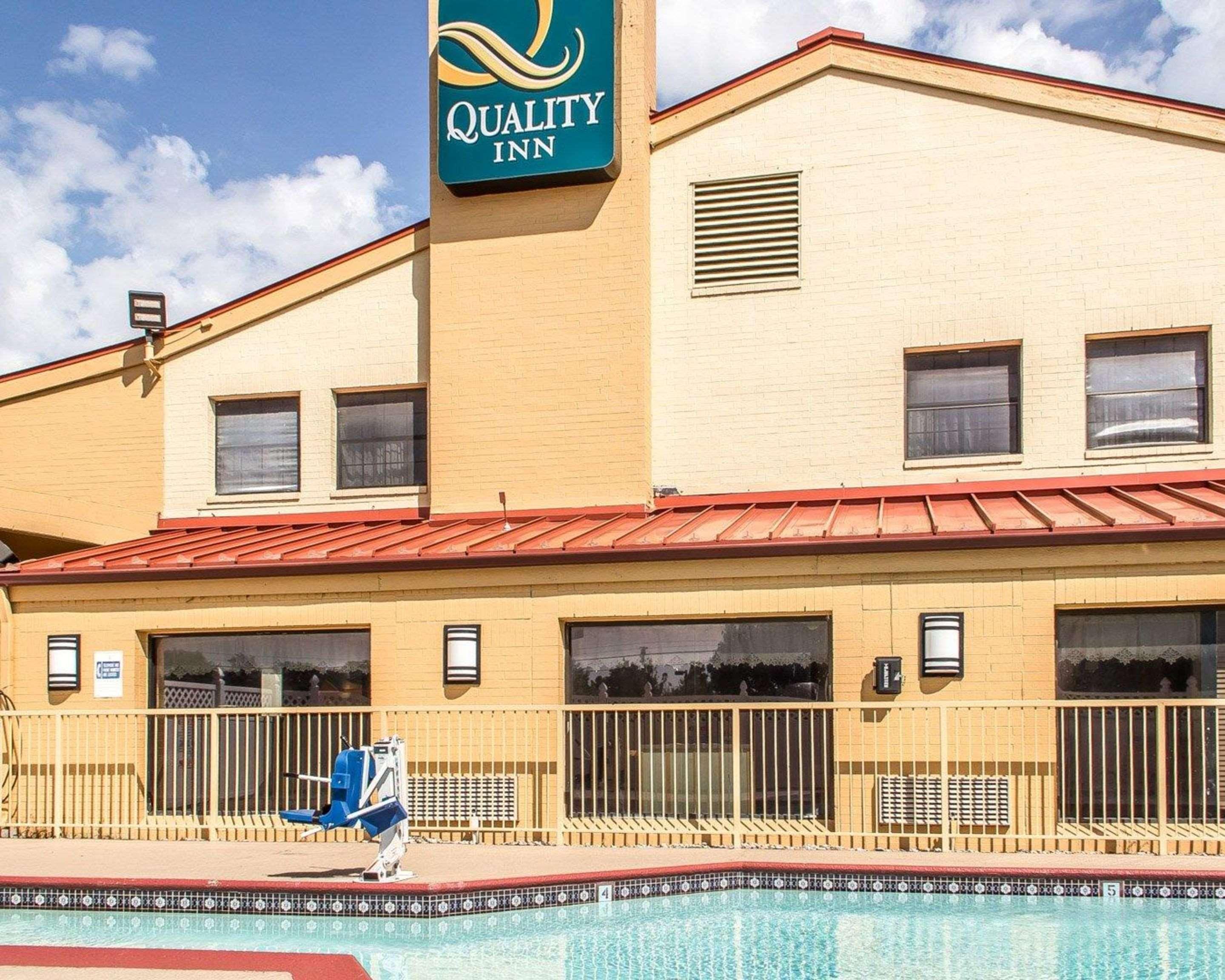 Quality Inn Tulsa Central Buitenkant foto