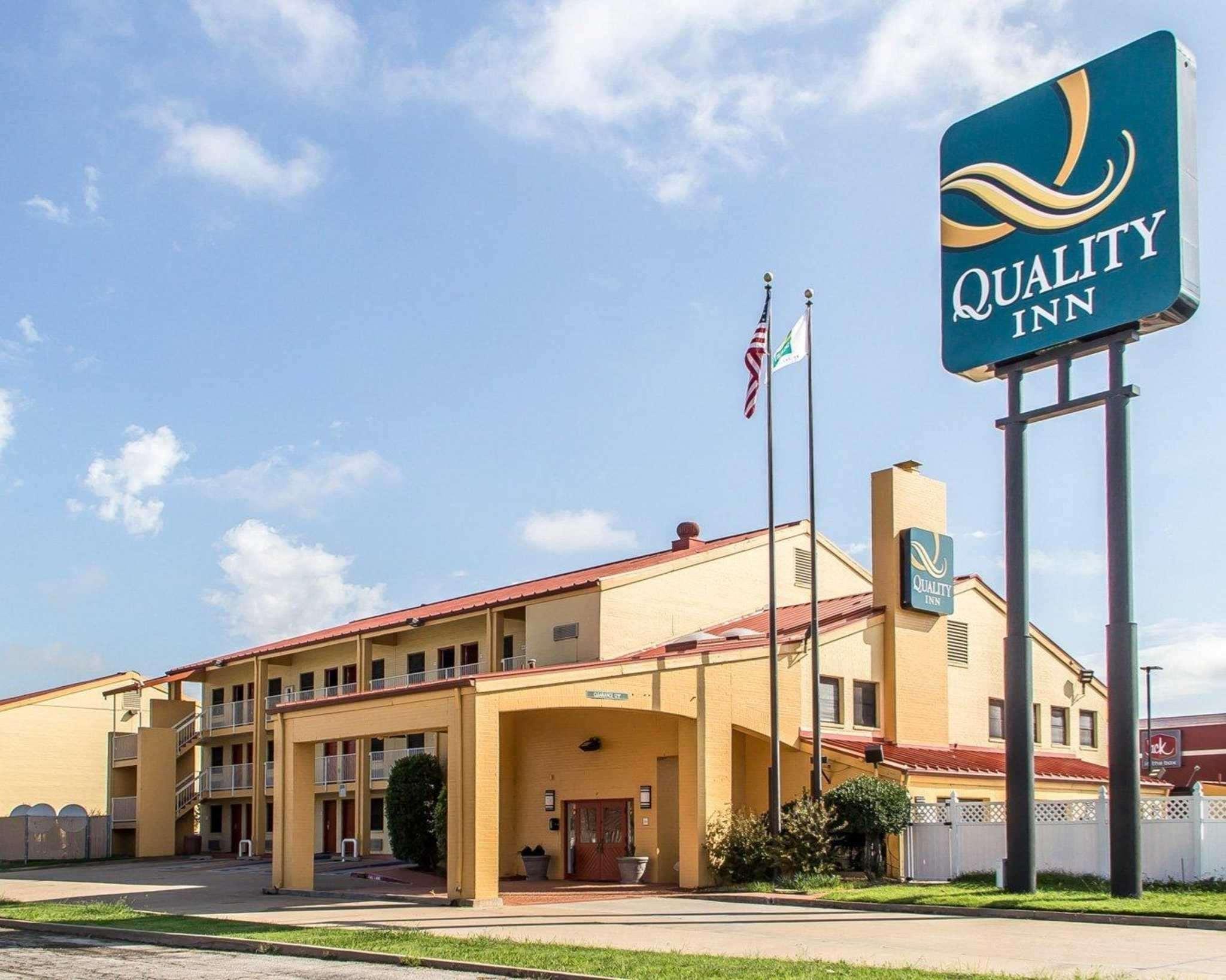Quality Inn Tulsa Central Buitenkant foto
