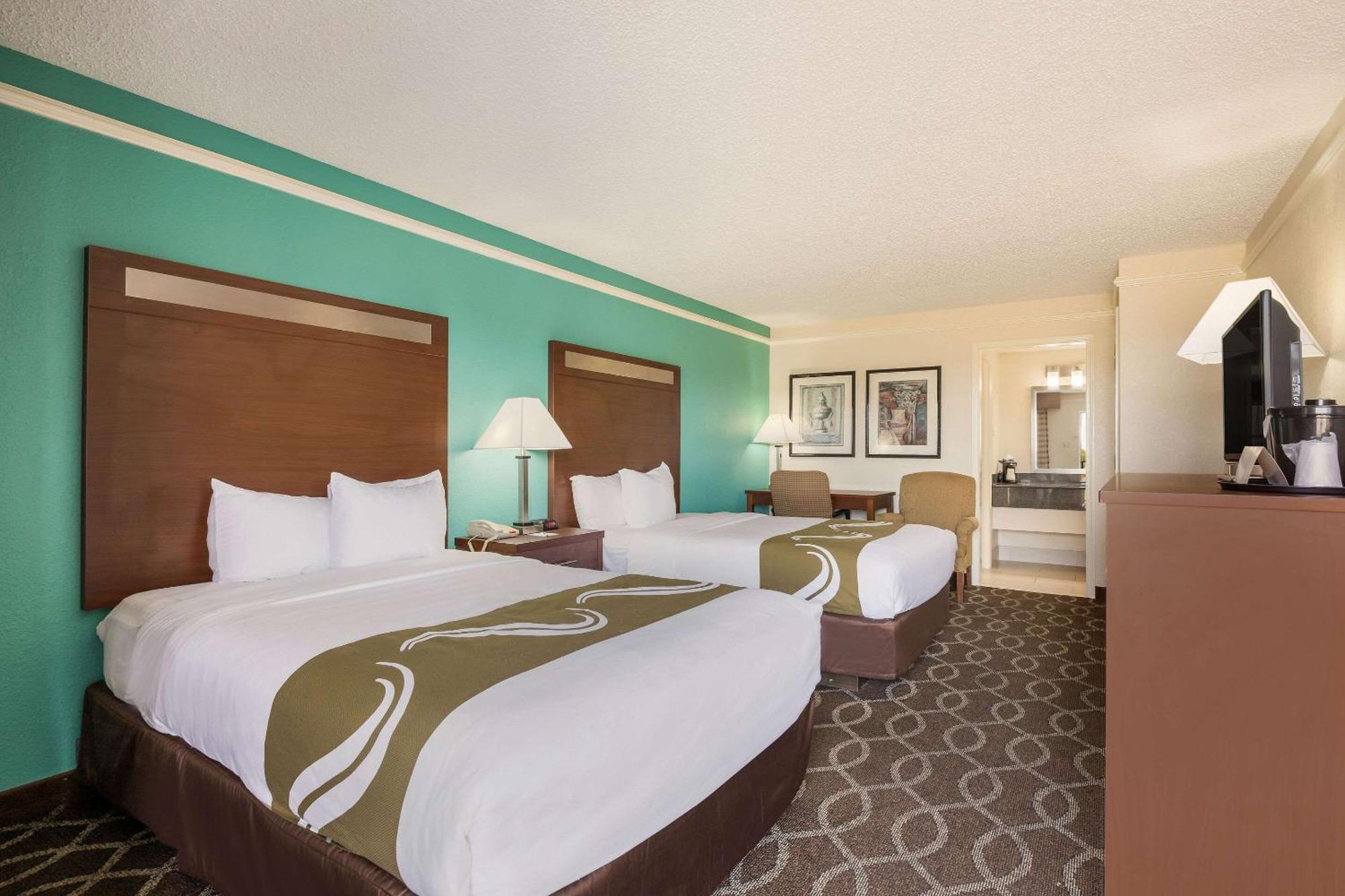 Quality Inn Tulsa Central Buitenkant foto