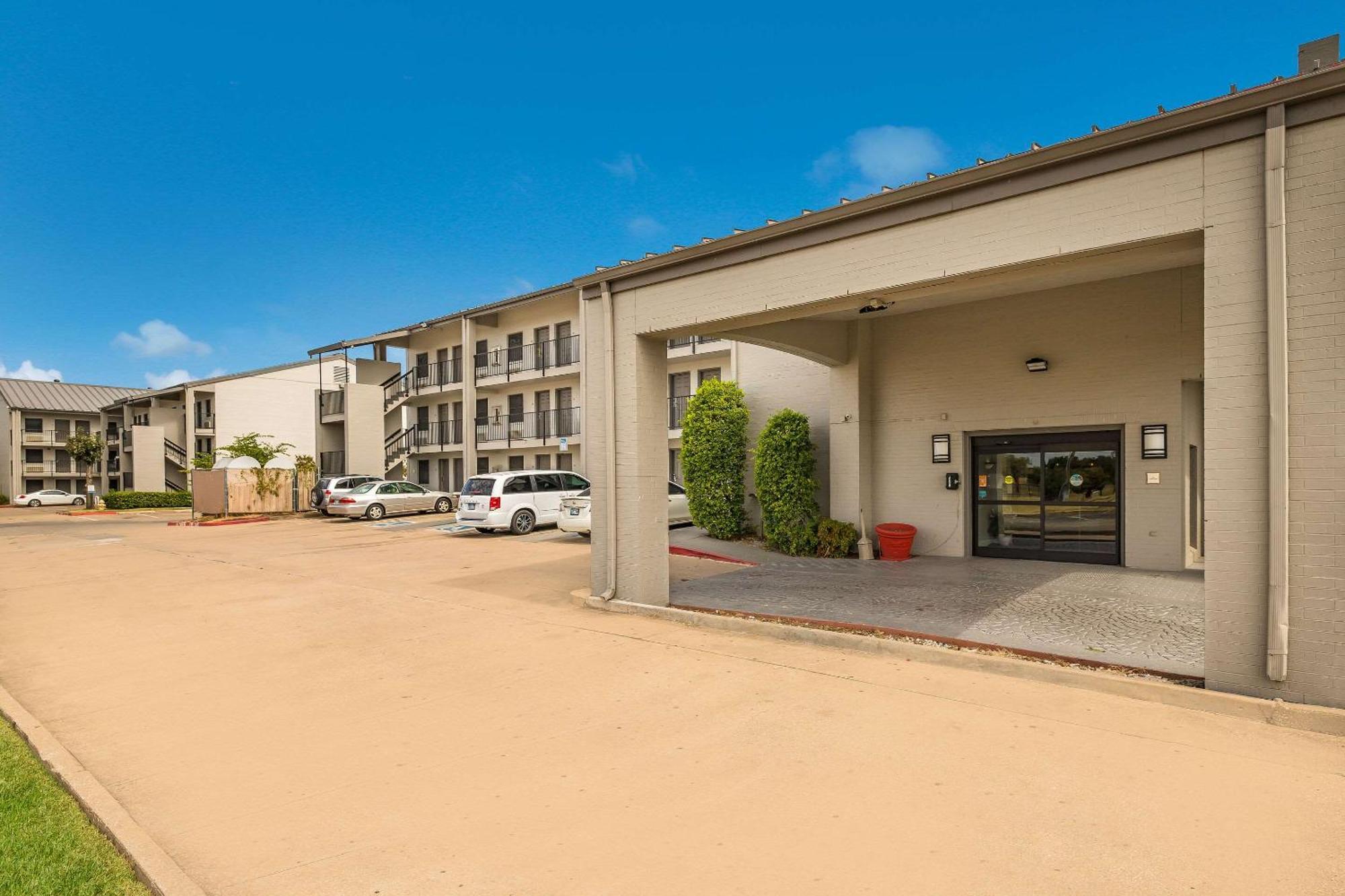 Quality Inn Tulsa Central Buitenkant foto