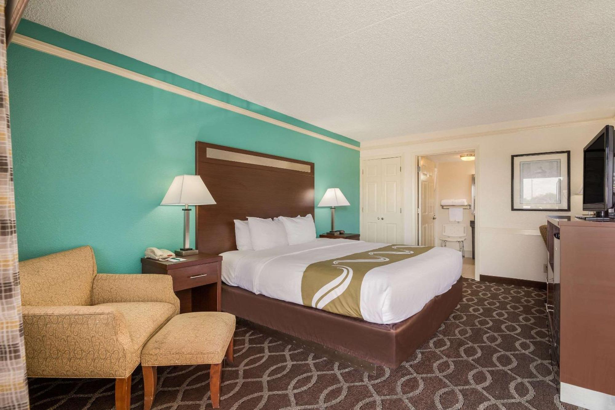 Quality Inn Tulsa Central Buitenkant foto