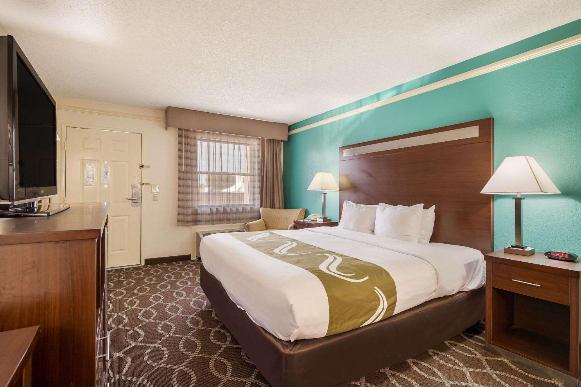 Quality Inn Tulsa Central Buitenkant foto