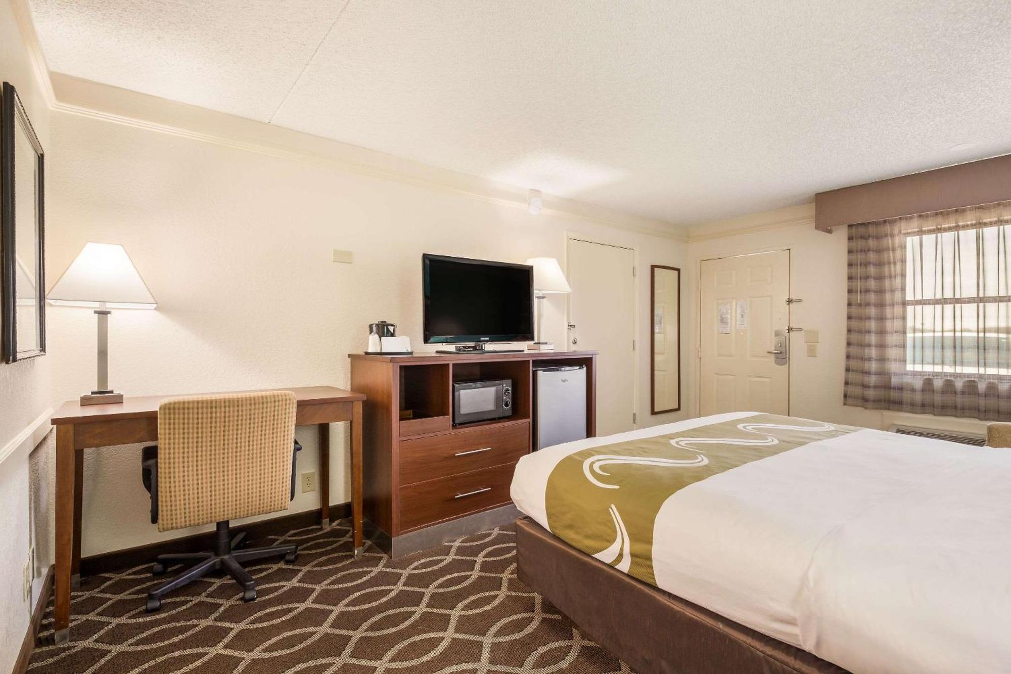Quality Inn Tulsa Central Buitenkant foto