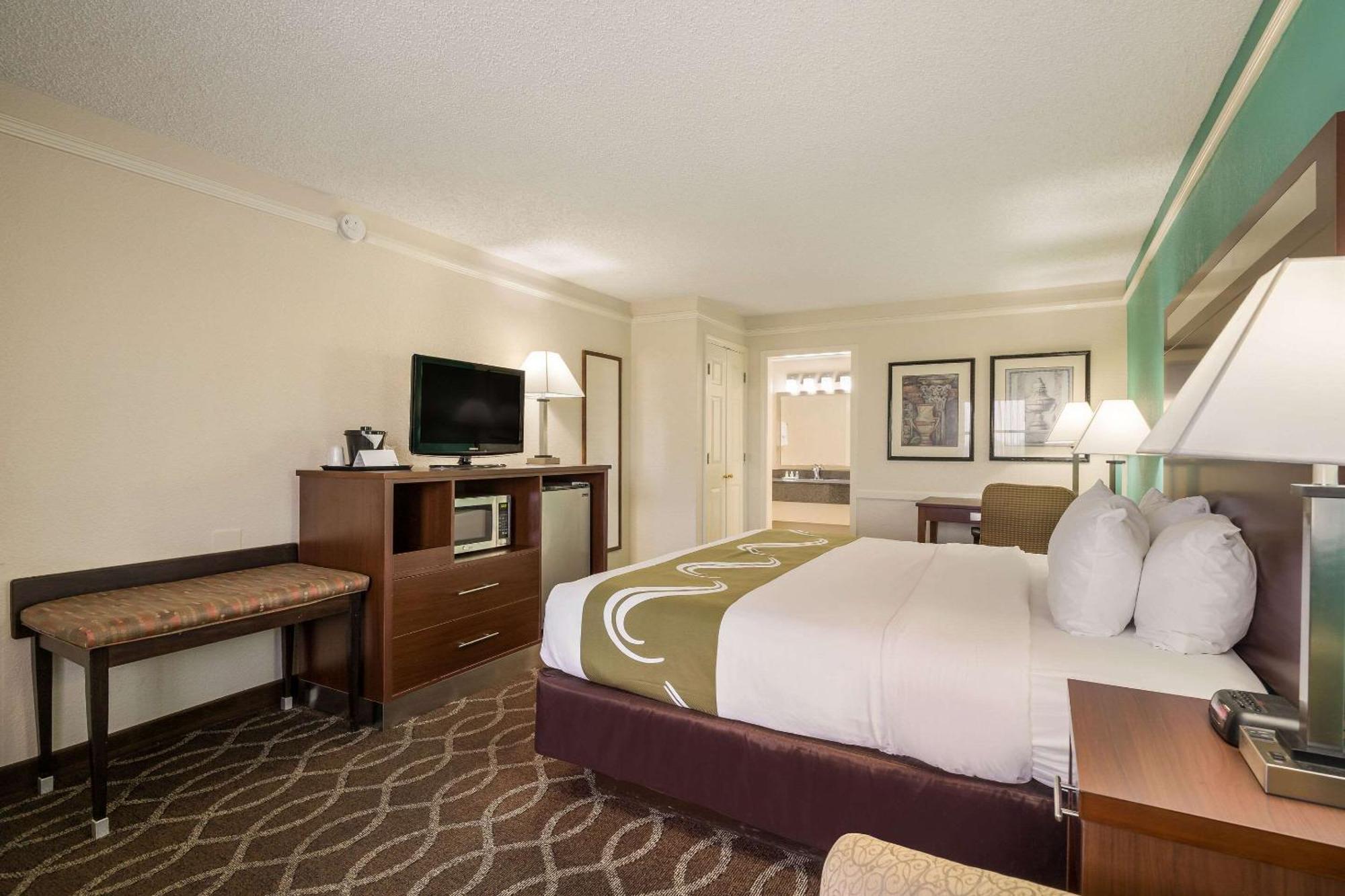 Quality Inn Tulsa Central Buitenkant foto