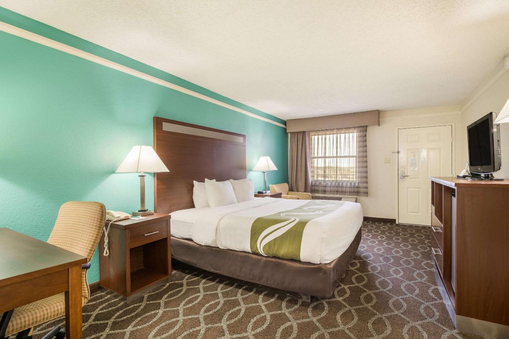 Quality Inn Tulsa Central Buitenkant foto
