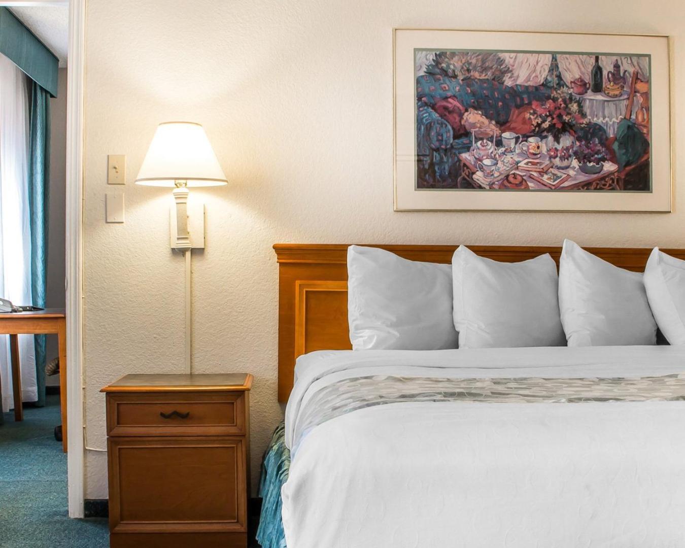 Quality Inn Tulsa Central Buitenkant foto