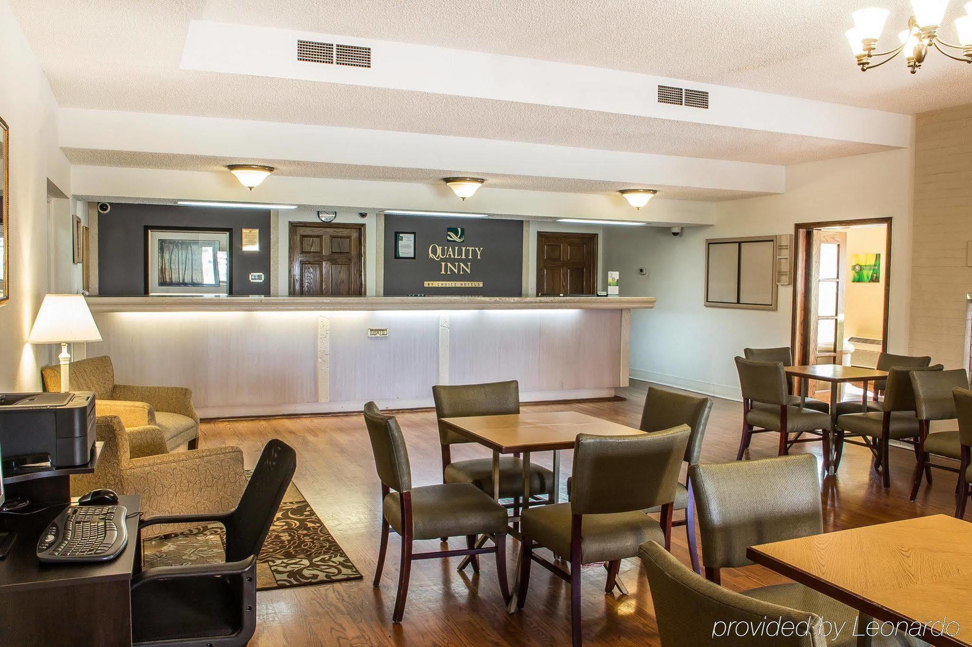 Quality Inn Tulsa Central Buitenkant foto